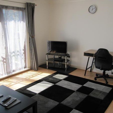 Amazing 2 Bedroom Cottage Apartment with Free Private Parking, Free Netflix&Free Wi-Fi Glasgow Buitenkant foto