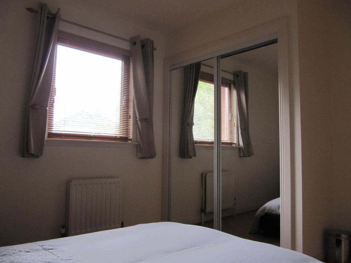 Amazing 2 Bedroom Cottage Apartment with Free Private Parking, Free Netflix&Free Wi-Fi Glasgow Buitenkant foto