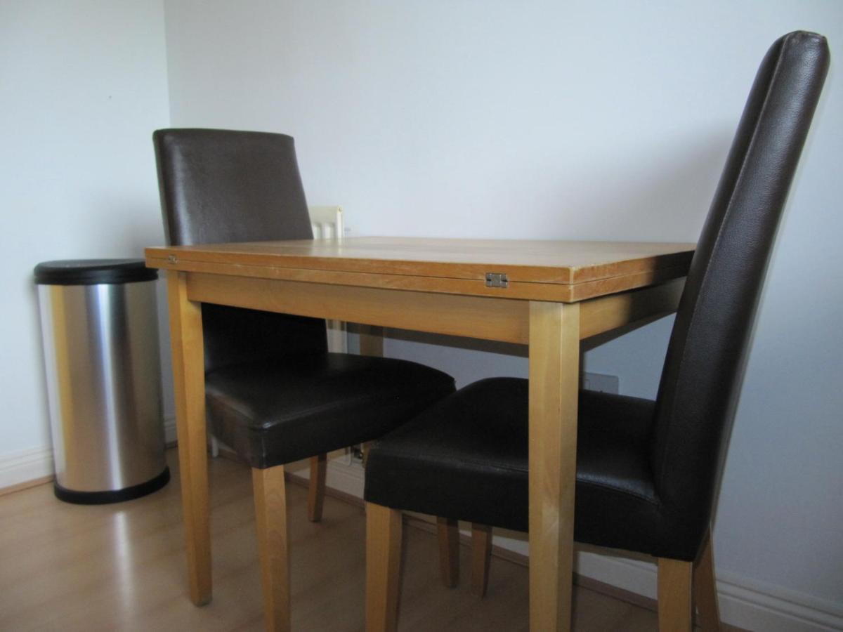 Amazing 2 Bedroom Cottage Apartment with Free Private Parking, Free Netflix&Free Wi-Fi Glasgow Buitenkant foto
