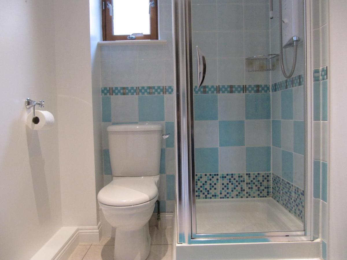Amazing 2 Bedroom Cottage Apartment with Free Private Parking, Free Netflix&Free Wi-Fi Glasgow Buitenkant foto