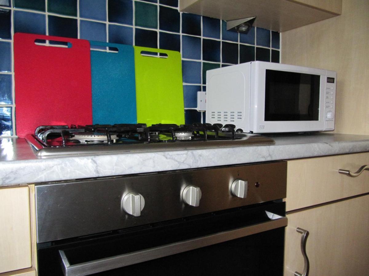 Amazing 2 Bedroom Cottage Apartment with Free Private Parking, Free Netflix&Free Wi-Fi Glasgow Buitenkant foto