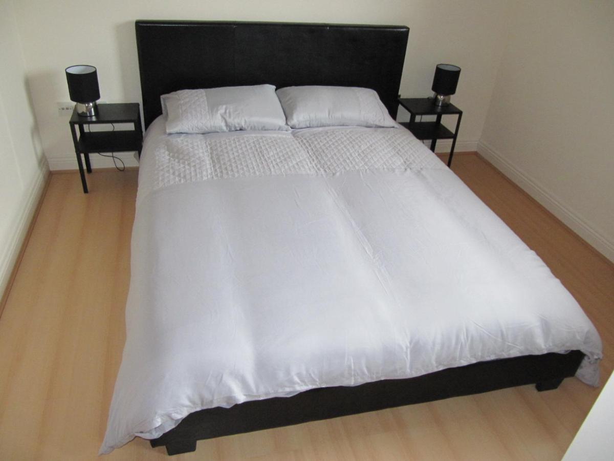 Amazing 2 Bedroom Cottage Apartment with Free Private Parking, Free Netflix&Free Wi-Fi Glasgow Buitenkant foto