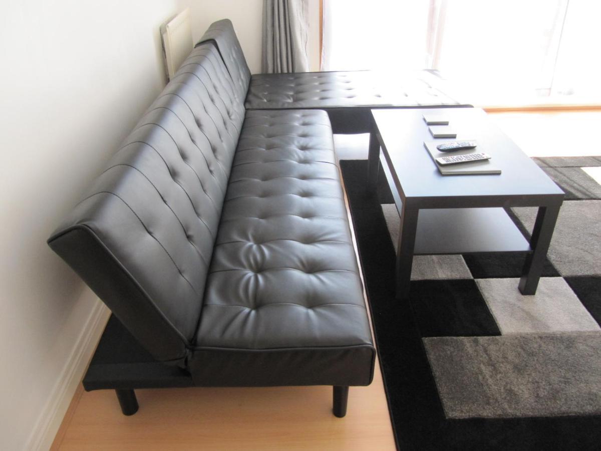 Amazing 2 Bedroom Cottage Apartment with Free Private Parking, Free Netflix&Free Wi-Fi Glasgow Buitenkant foto