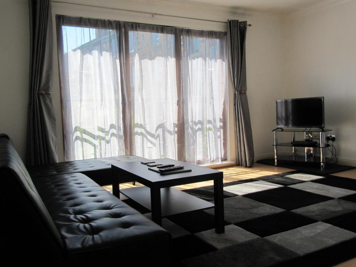 Amazing 2 Bedroom Cottage Apartment with Free Private Parking, Free Netflix&Free Wi-Fi Glasgow Buitenkant foto