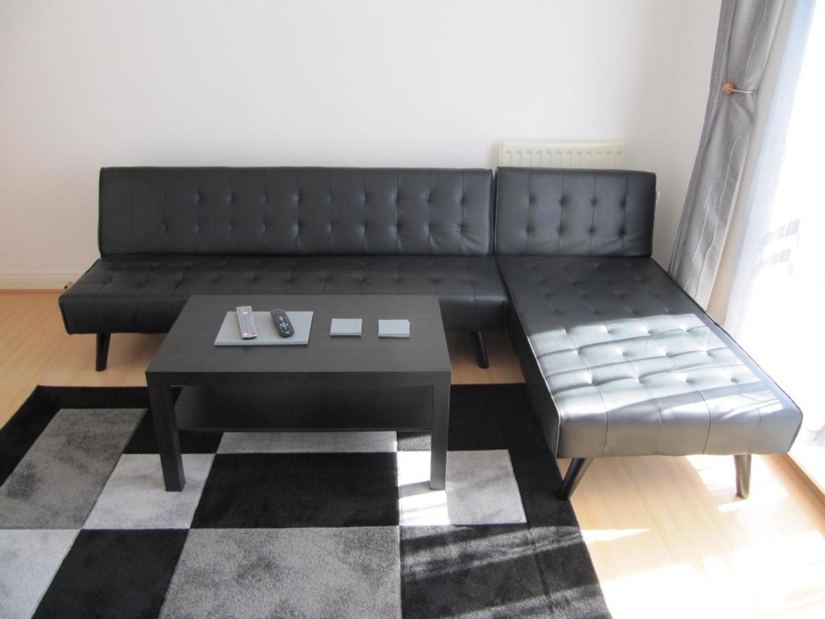 Amazing 2 Bedroom Cottage Apartment with Free Private Parking, Free Netflix&Free Wi-Fi Glasgow Buitenkant foto