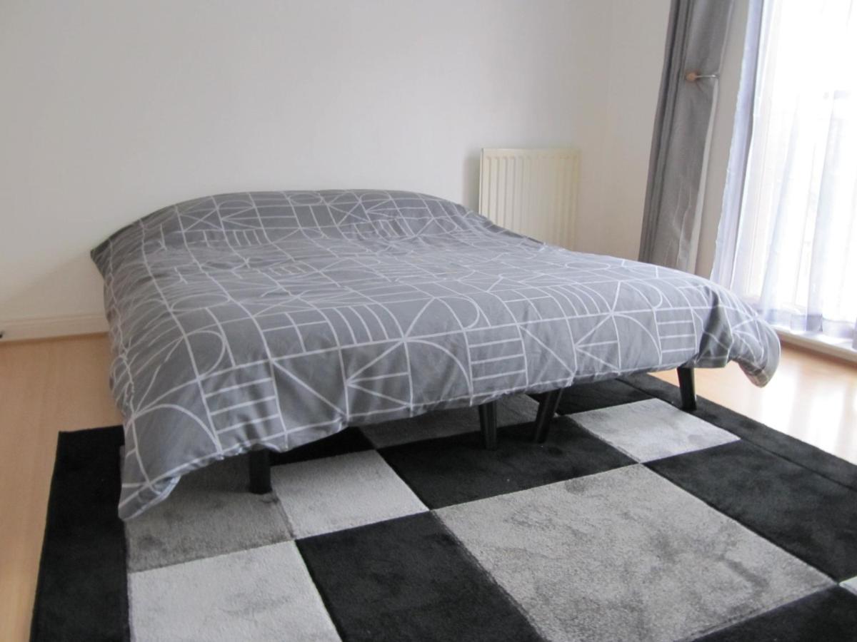 Amazing 2 Bedroom Cottage Apartment with Free Private Parking, Free Netflix&Free Wi-Fi Glasgow Buitenkant foto