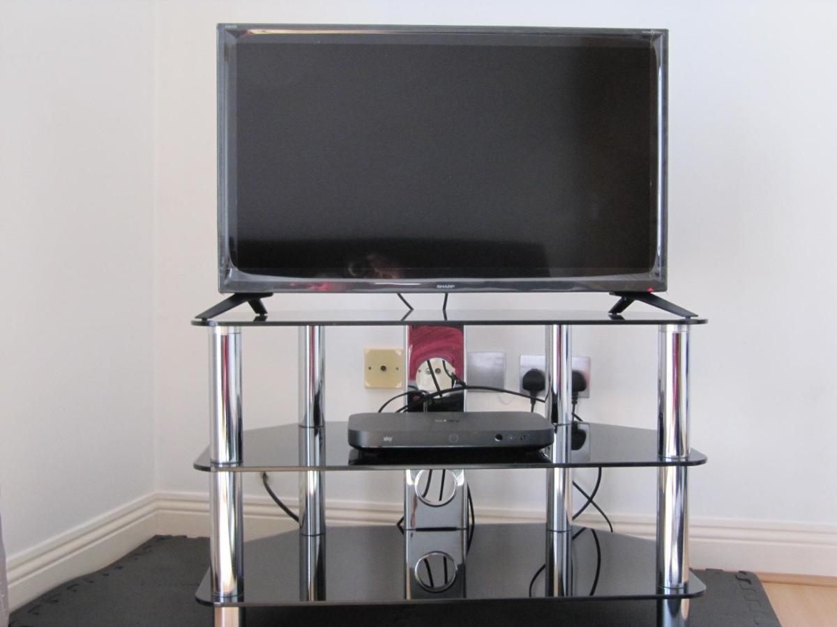 Amazing 2 Bedroom Cottage Apartment with Free Private Parking, Free Netflix&Free Wi-Fi Glasgow Buitenkant foto