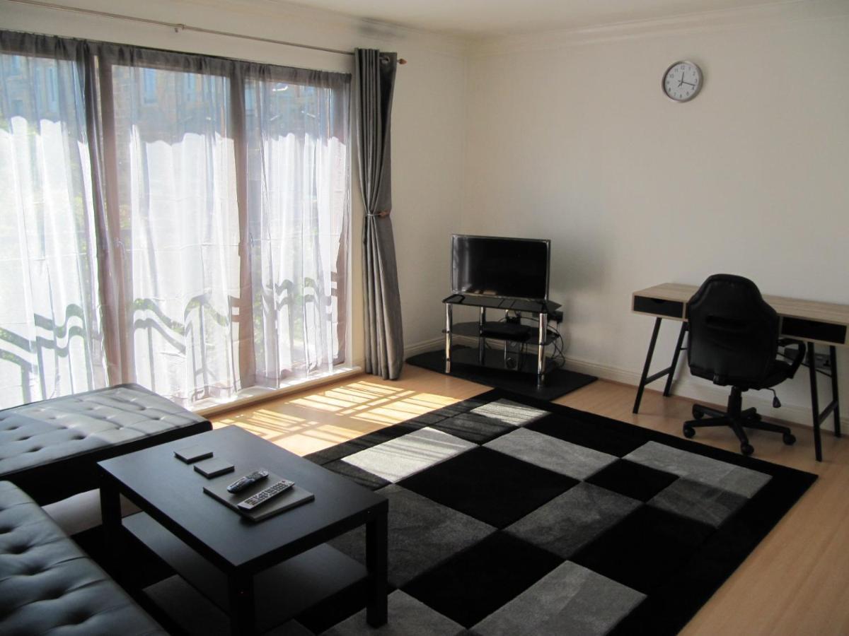 Amazing 2 Bedroom Cottage Apartment with Free Private Parking, Free Netflix&Free Wi-Fi Glasgow Buitenkant foto