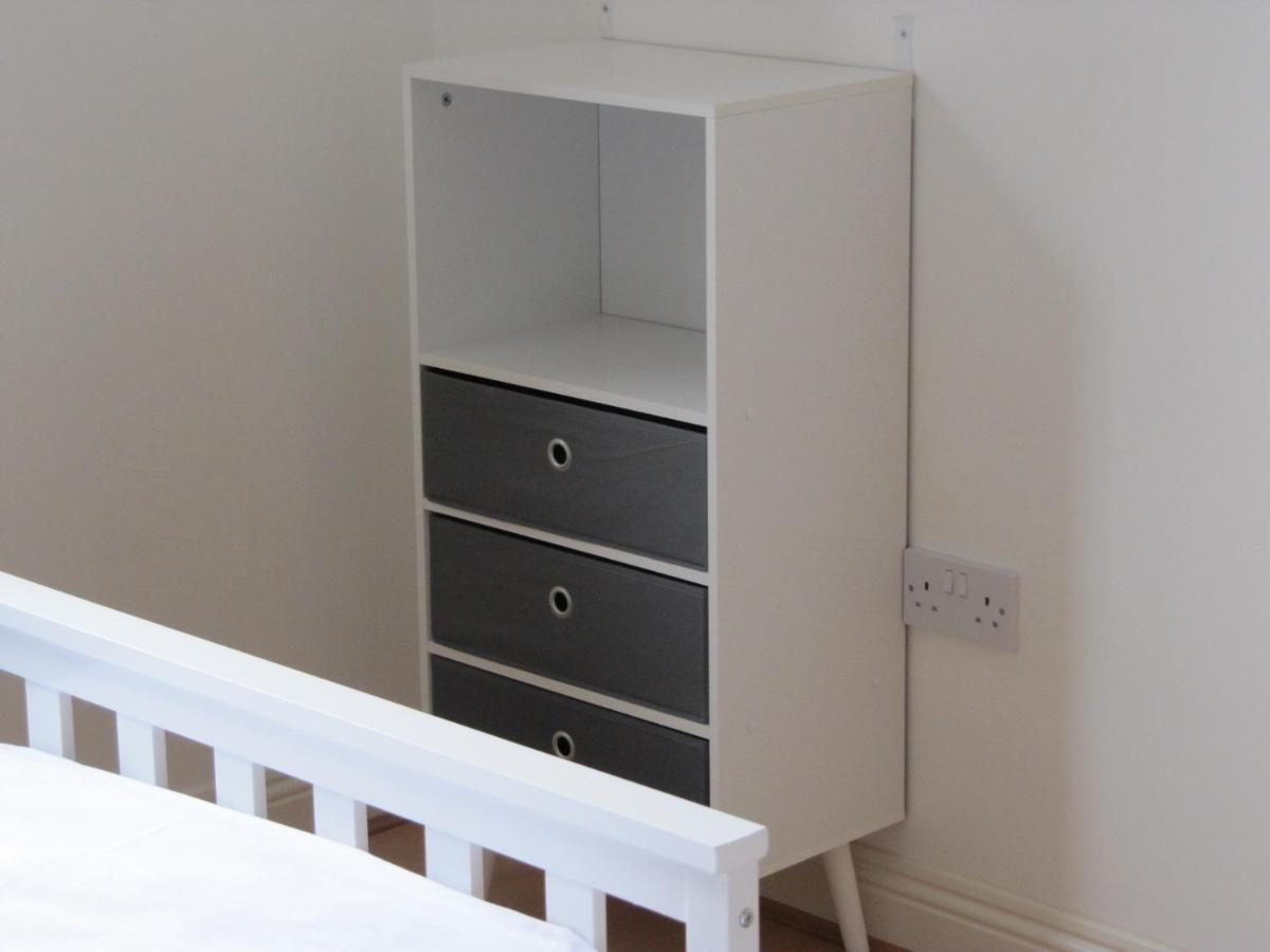 Amazing 2 Bedroom Cottage Apartment with Free Private Parking, Free Netflix&Free Wi-Fi Glasgow Buitenkant foto